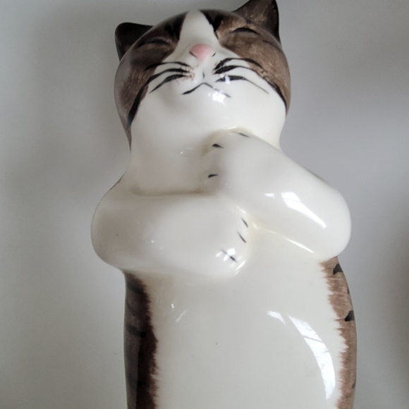 Large Ceramic Sleeping Cat, Vintage Cat Figurine, N. S. Gustin Co.Brown/White - Picture 8 of 8